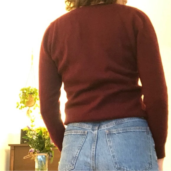 Cashmere v-neck sweater - Picture 2 of 3